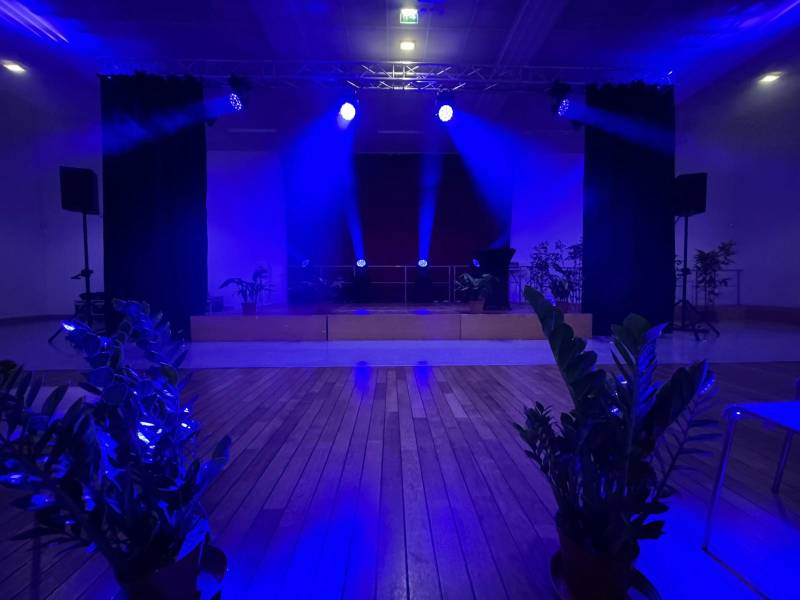 Les lyres PRO Wash 19x40W : le matériel d'éclairage parfait pour les événements en extérieur.